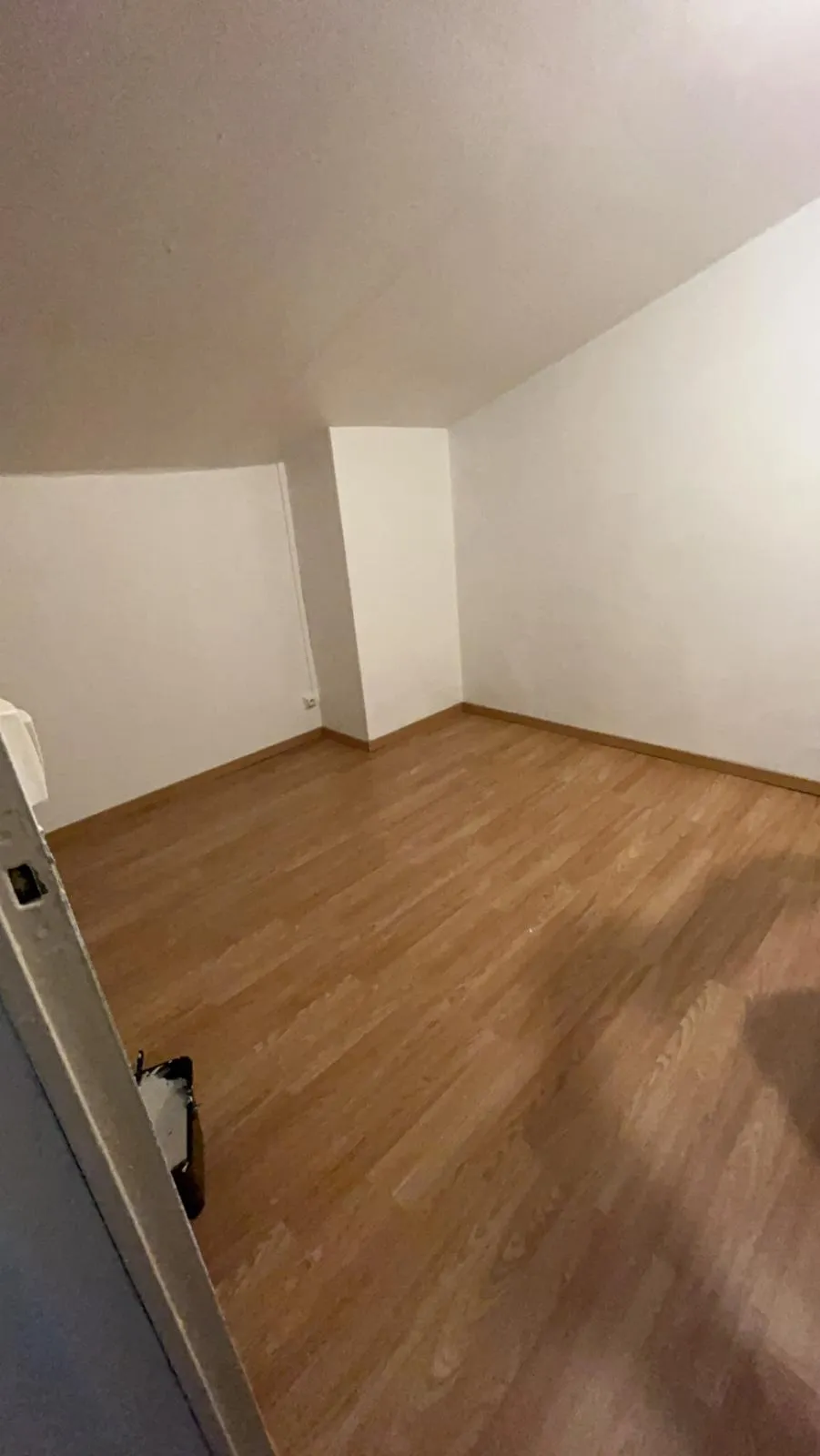 Chambre assainie et remise à neuf – après